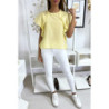 Blouse jaune à volant avec trois boutons à l'épaules