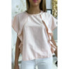 Blouse rose à volant avec trois boutons à l'épaules