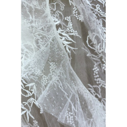 Blouse blanche en tulle et dentelle à volant col fraise