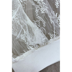 Blouse blanche en tulle et dentelle à volant col fraise