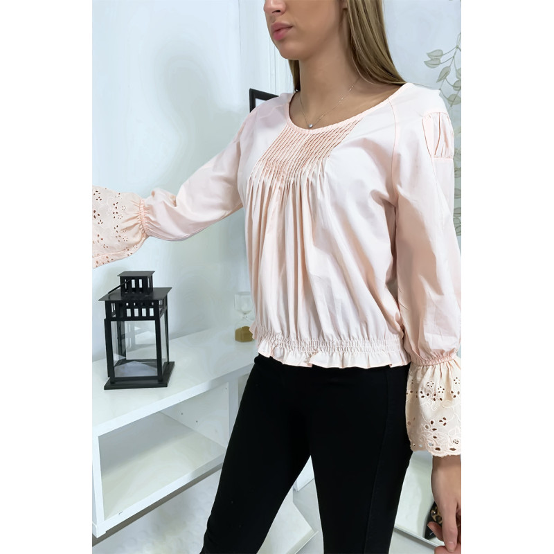 Blouse rose plissé au buste avec volant en dentelle aux manches