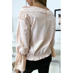 Blouse rose plissé au buste avec volant en dentelle aux manches