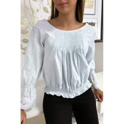 Blouse bleu plissé au buste avec volant en dentelle aux manches